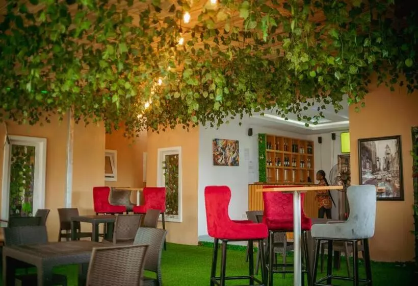 هتل Dominance Events And Suites