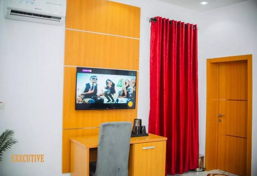 هتل Dominance Events And Suites