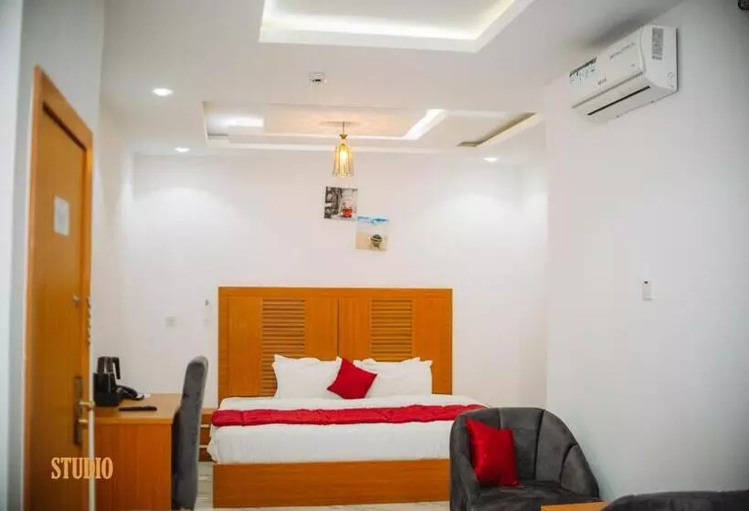 هتل Dominance Events And Suites