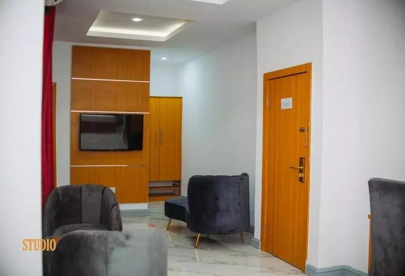 هتل Dominance Events And Suites