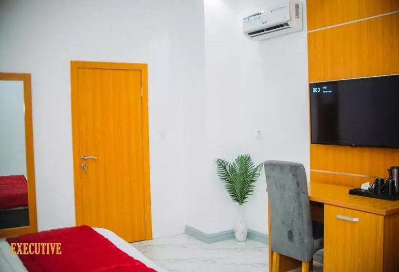 هتل Dominance Events And Suites