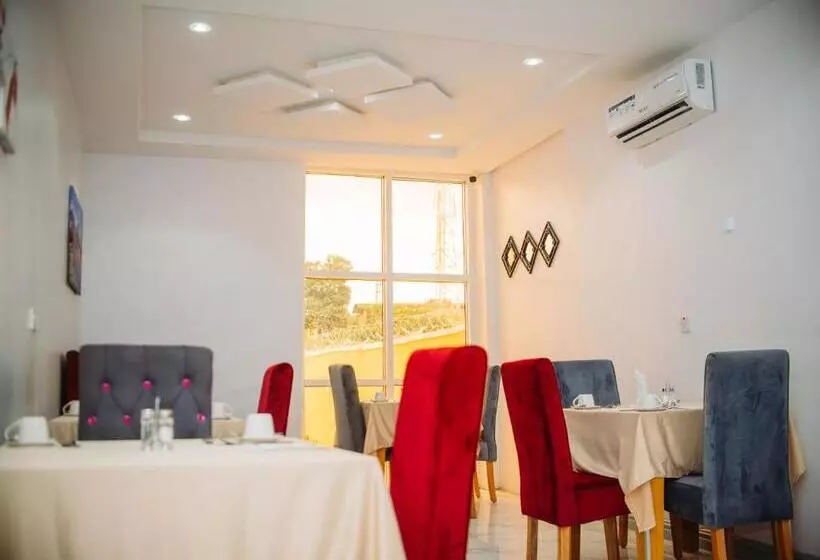 هتل Dominance Events And Suites