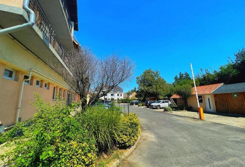 Pensionat Alkotmány Vendégház