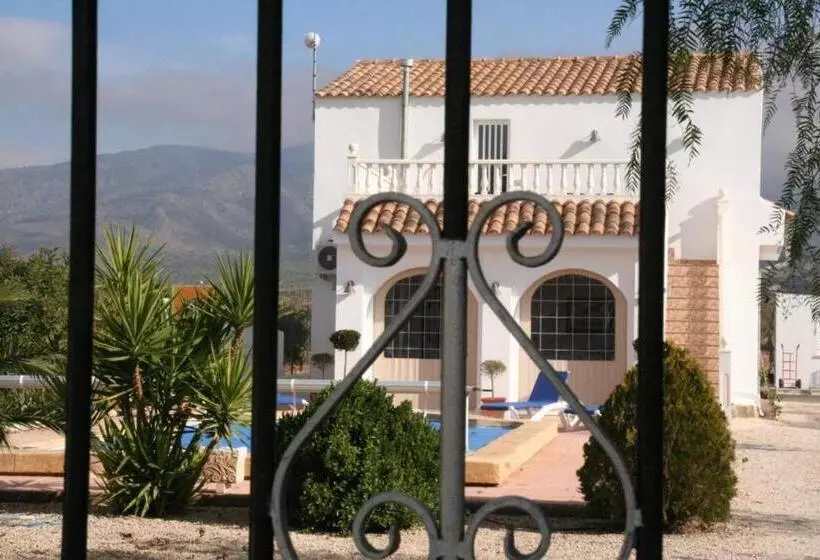 تختخواب و صبحانه Bb Casa Alegria