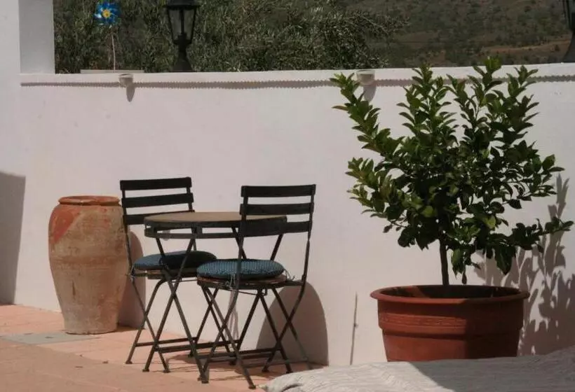 تختخواب و صبحانه Bb Casa Alegria