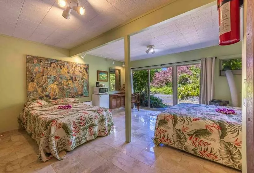 Hotelli Plumeria Room On A Lush Farm On Maui S North Shore