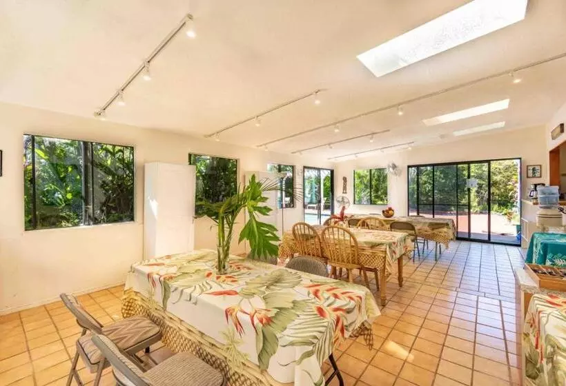 Hotelli Plumeria Room On A Lush Farm On Maui S North Shore