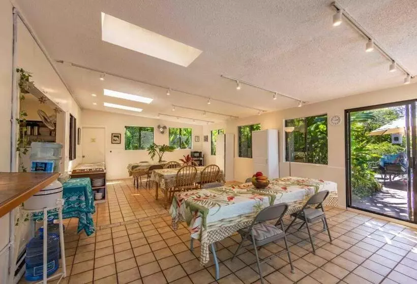 Hotelli Plumeria Room On A Lush Farm On Maui S North Shore
