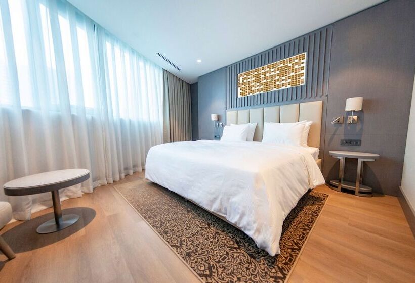 هتل Ramada Plaza By Wyndham Batumi & Casino