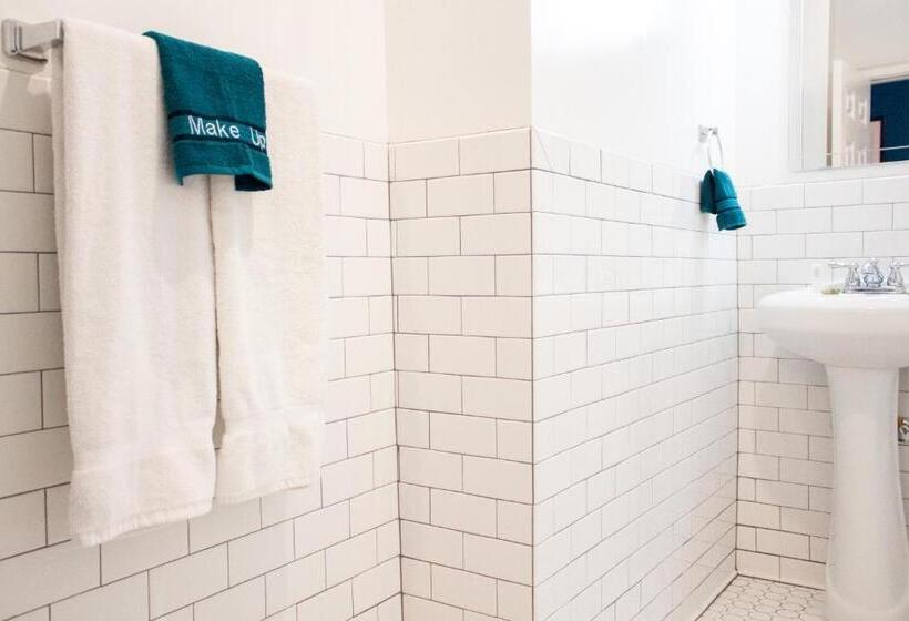 فندق 11th Avenue Hostel