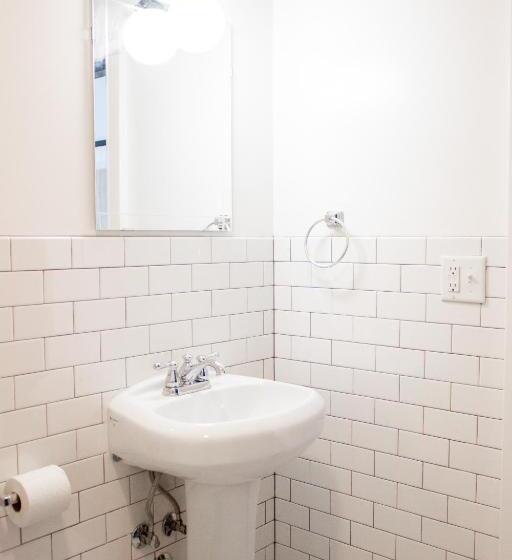 فندق 11th Avenue Hostel