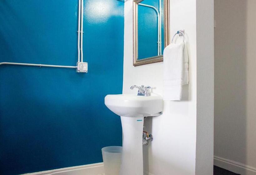 فندق 11th Avenue Hostel