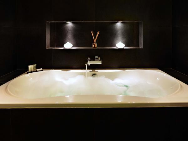 Отель Ams Suites