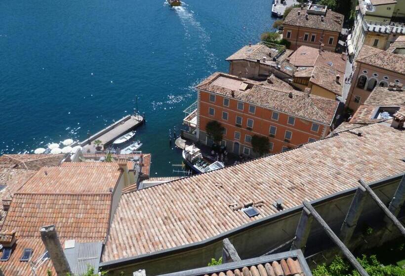 호텔 Castell   Montagnoli Group