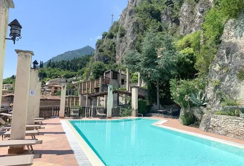 ホテル Castell   Montagnoli Group