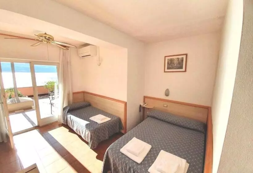 ホテル Castell   Montagnoli Group