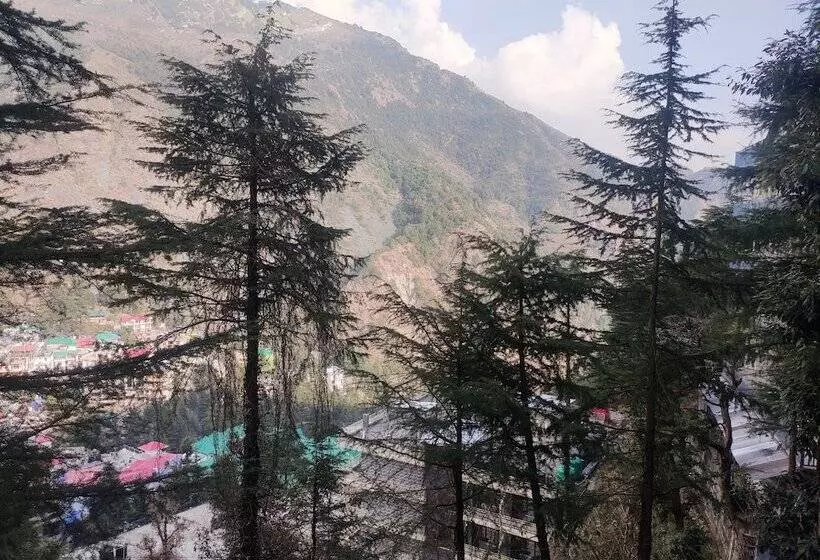 هتل Greenwoods Inn