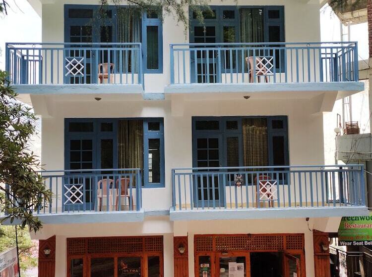 Hotel Greenwoods Inn