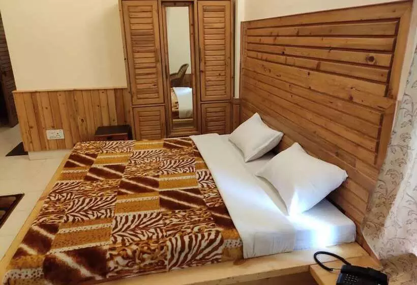 هتل Greenwoods Inn