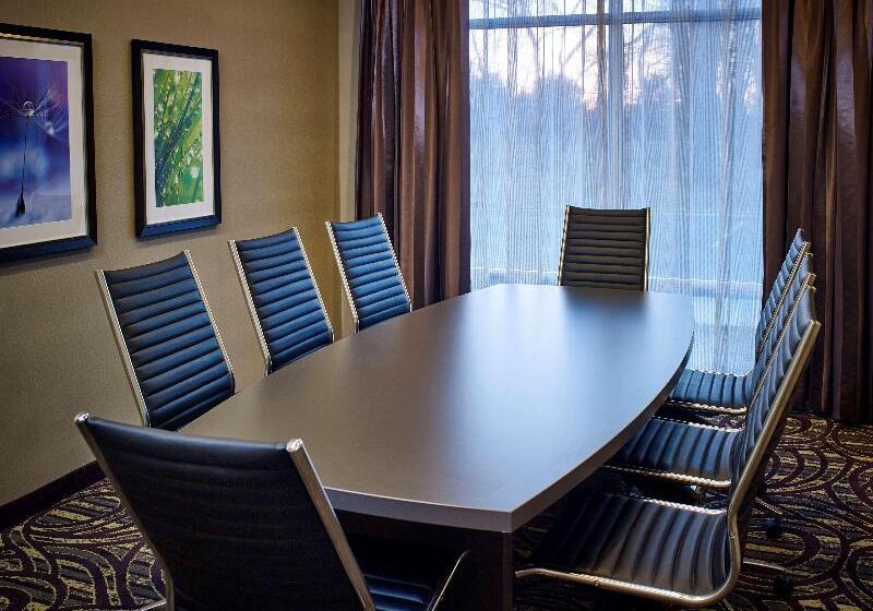 فندق Hampton Inn By Hilton Sarnia/point Edward