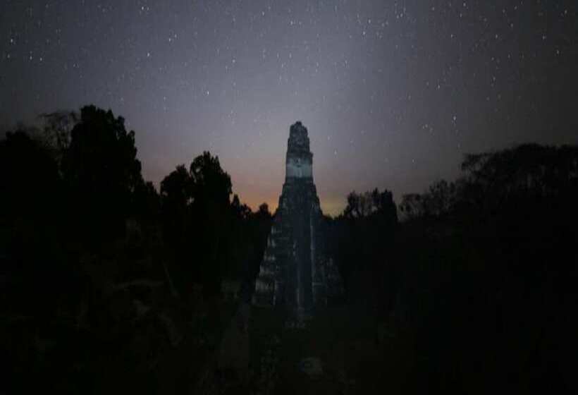 هتل Jaguar Inn Tikal