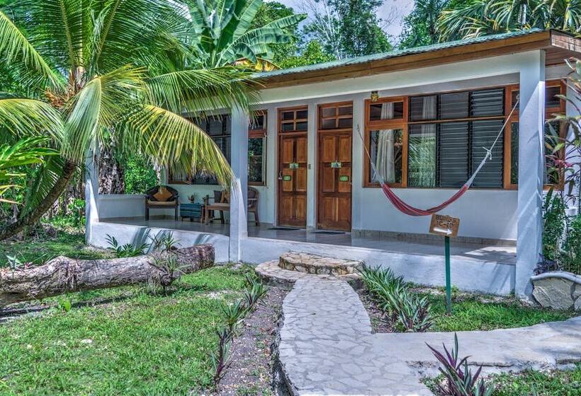 هتل Jaguar Inn Tikal