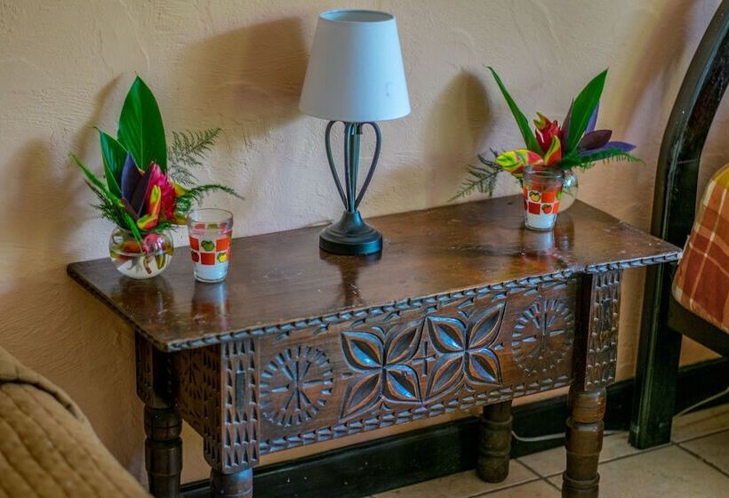 هتل Jaguar Inn Tikal