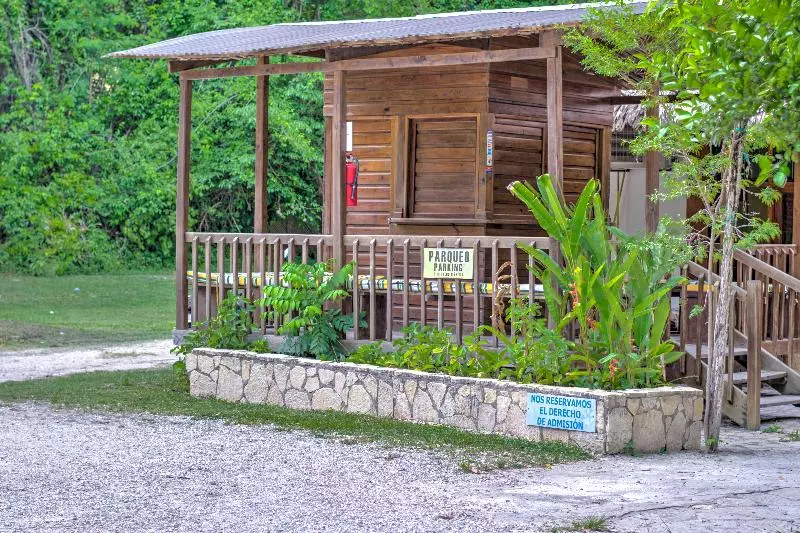 هتل Jaguar Inn Tikal