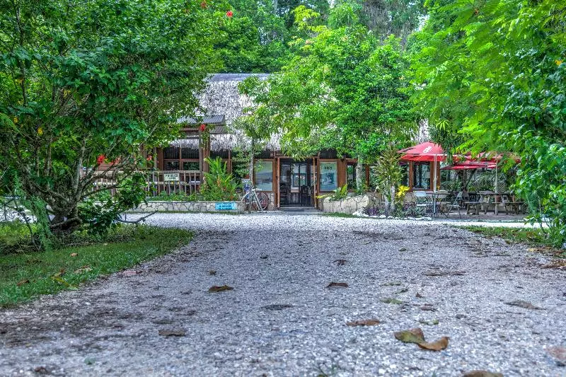 هتل Jaguar Inn Tikal