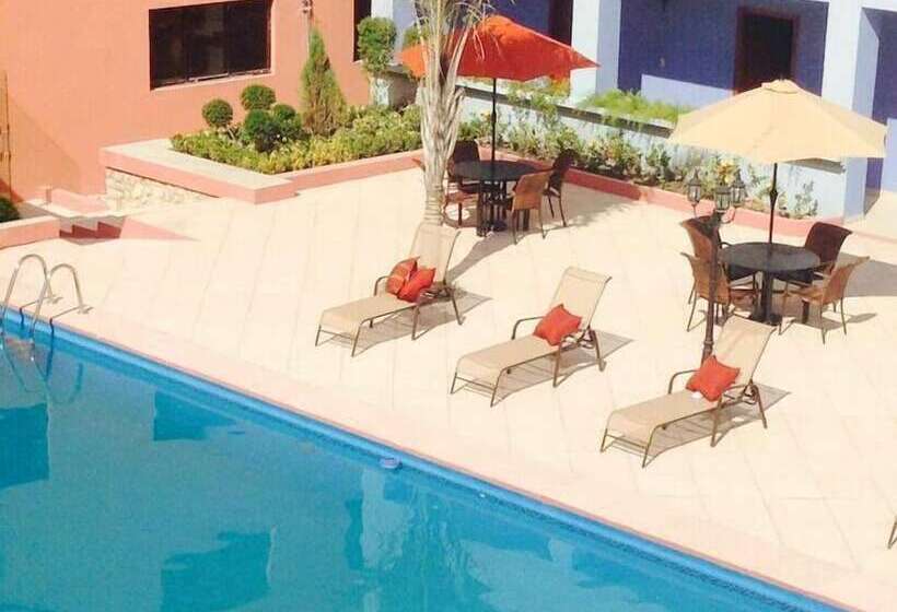 Le Monte Cristo Hotel & Suites