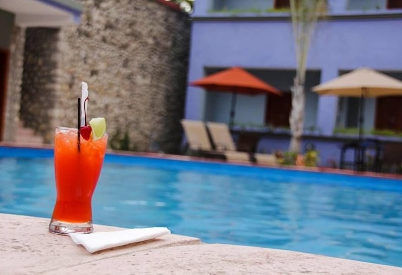 Le Monte Cristo Hotel & Suites