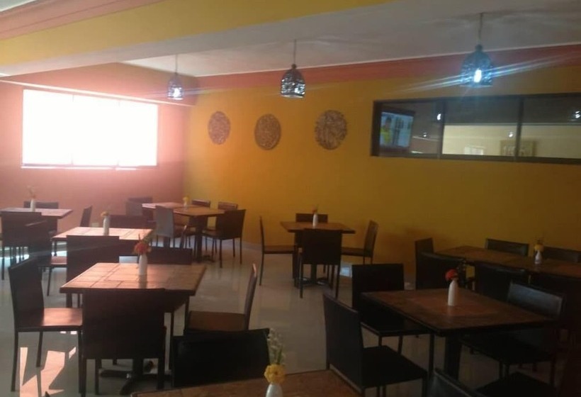 Le Monte Cristo Hotel & Suites