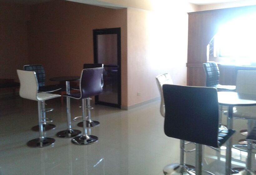 Le Monte Cristo Hotel & Suites