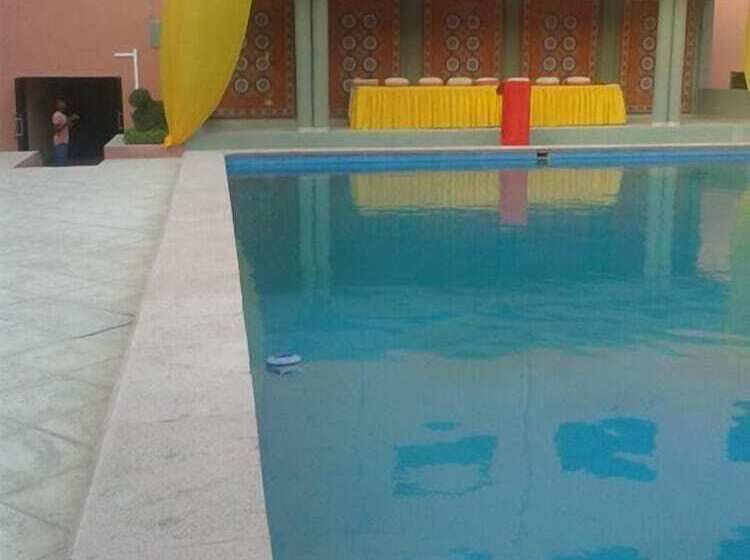 Le Monte Cristo Hotel & Suites