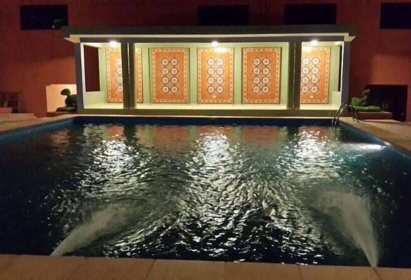 Le Monte Cristo Hotel & Suites