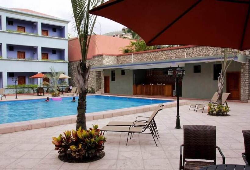 Le Monte Cristo Hotel & Suites