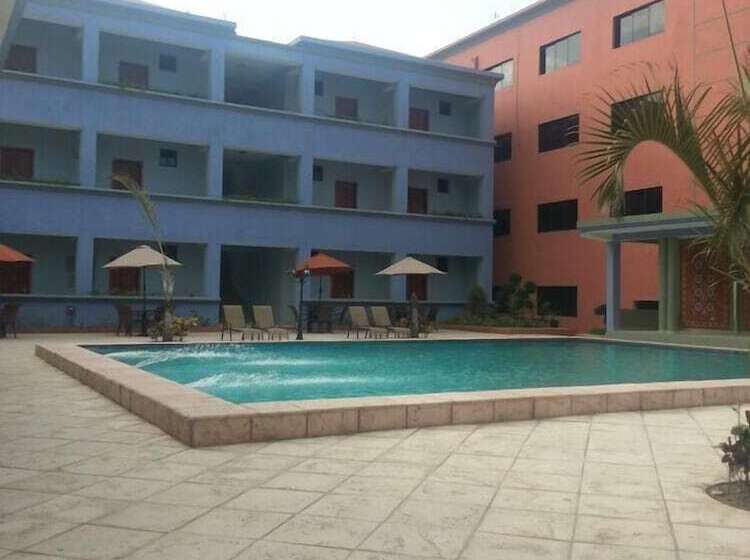 Le Monte Cristo Hotel & Suites