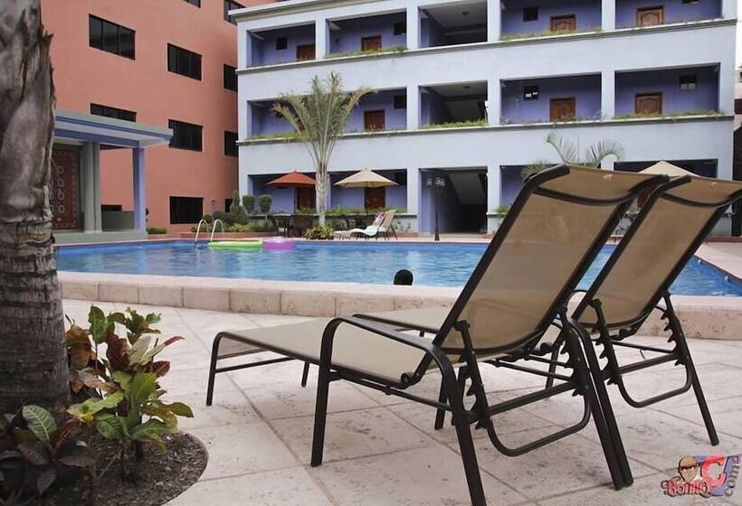 Le Monte Cristo Hotel & Suites