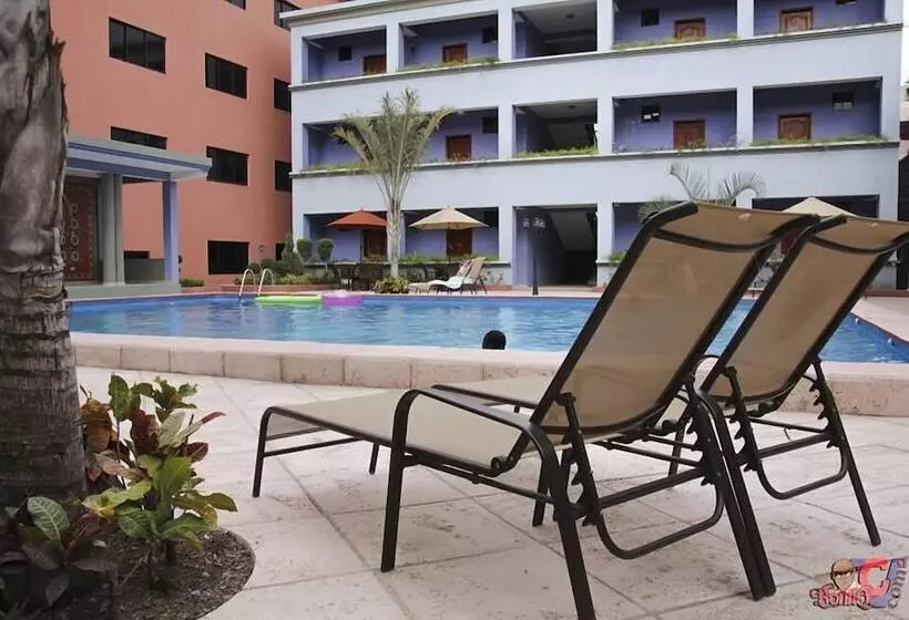 Le Monte Cristo Hotel & Suites