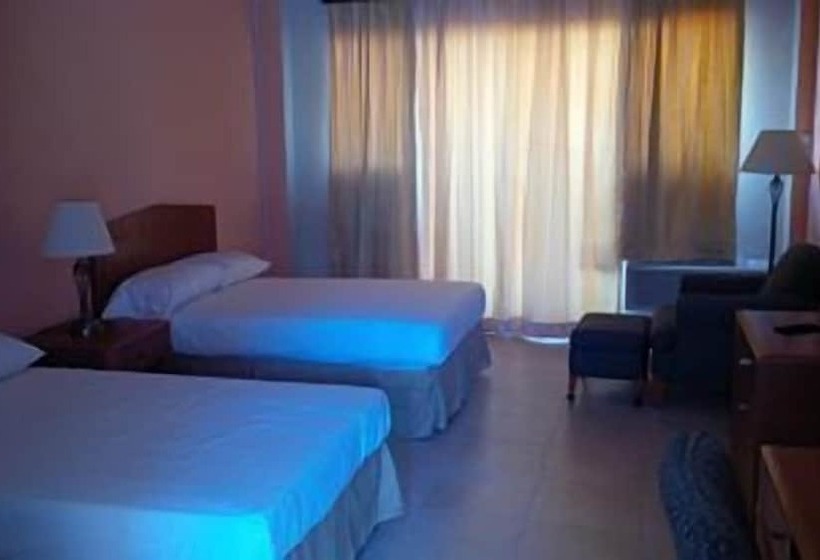 Le Monte Cristo Hotel & Suites