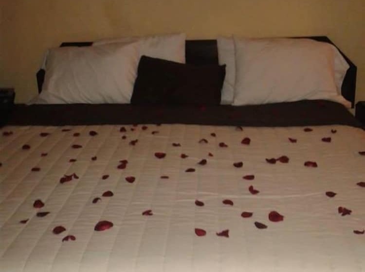 Le Monte Cristo Hotel & Suites