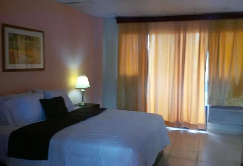 Le Monte Cristo Hotel & Suites
