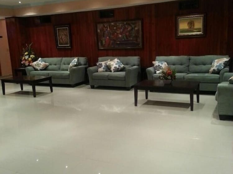 Le Monte Cristo Hotel & Suites