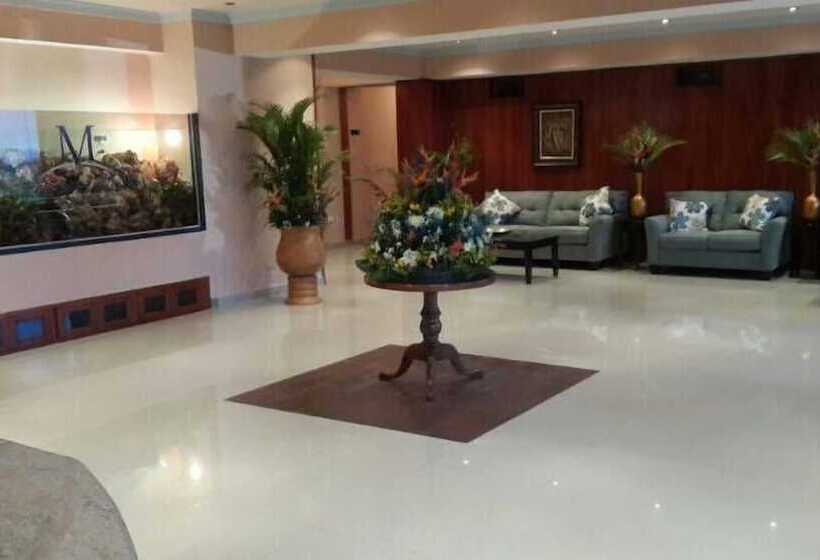Le Monte Cristo Hotel & Suites