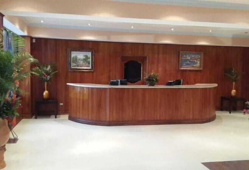 Le Monte Cristo Hotel & Suites