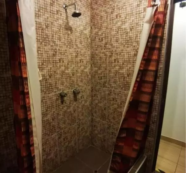 هتل De Turistas Huaraz Habitación Share   Dormitorio