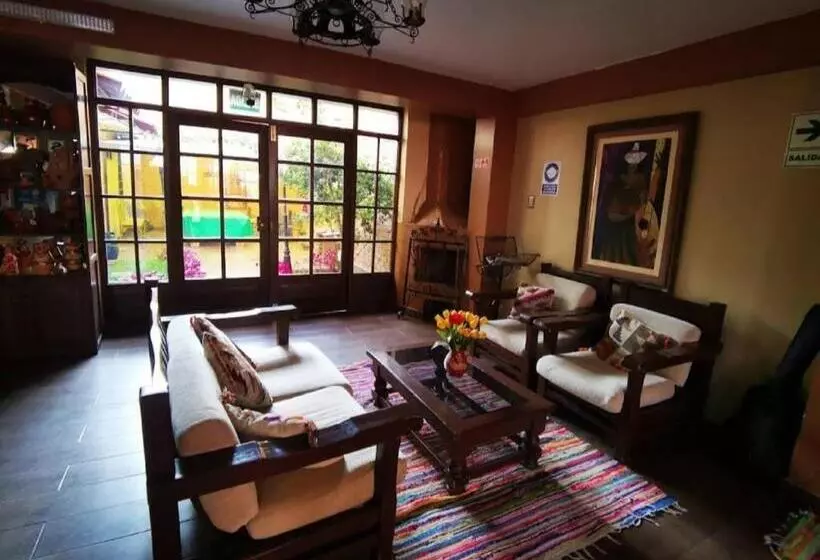 هتل De Turistas Huaraz Habitación Share   Dormitorio