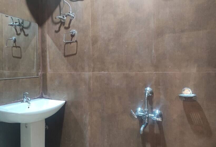 هتل Friends Palace