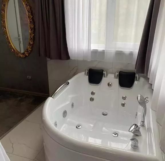 هتل La Protap Calimanesti