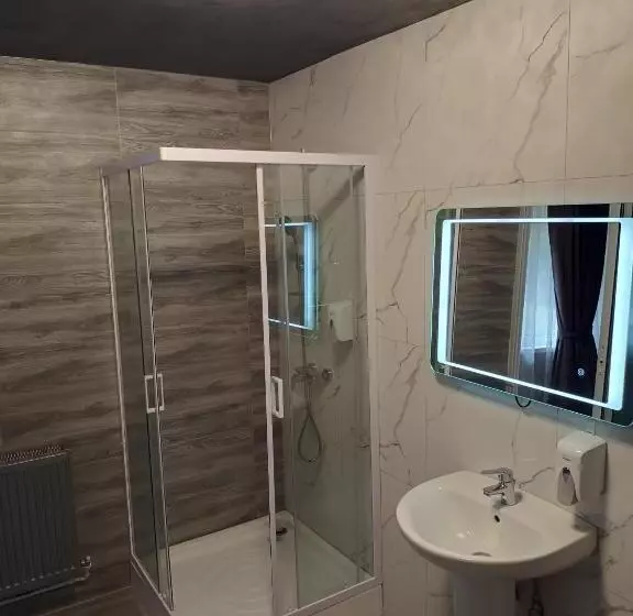 هتل La Protap Calimanesti